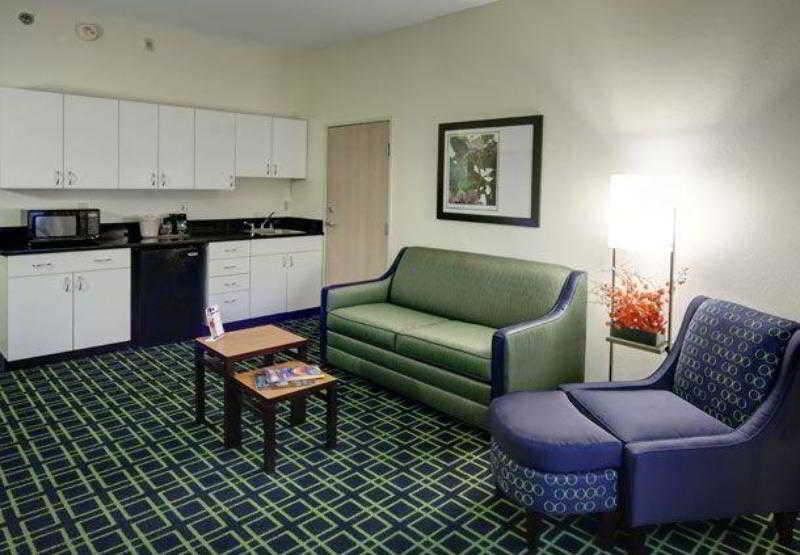 Hotel Hometowne By Red Roof East Lansing - 3*