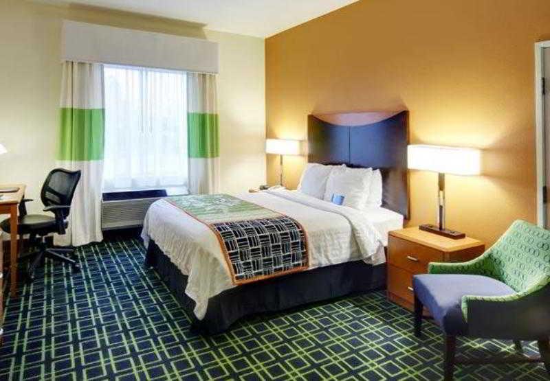 Hometowne By Red Roof East Lansing - 3*
