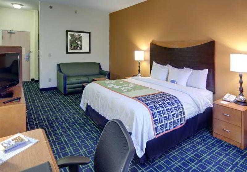 Hometowne By Red Roof East Lansing - Hotel 3*