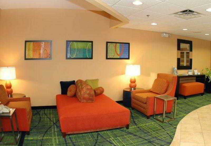 Hometowne By Red Roof East Lansing -