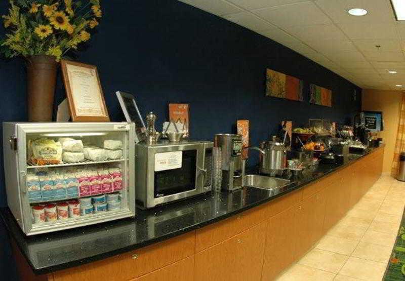 Hotel Hometowne By Red Roof East Lansing -
