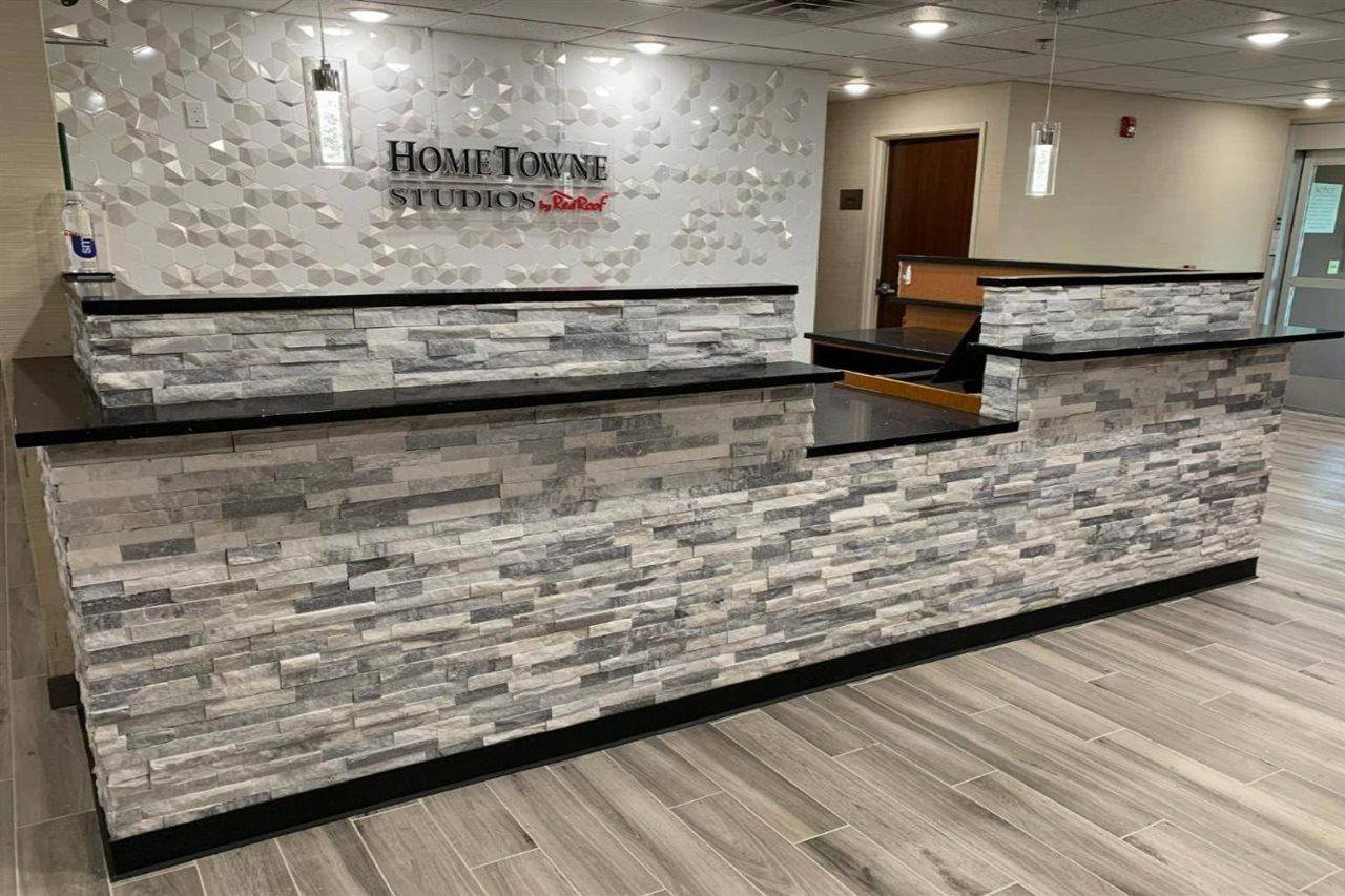 Hometowne By Red Roof East Lansing -