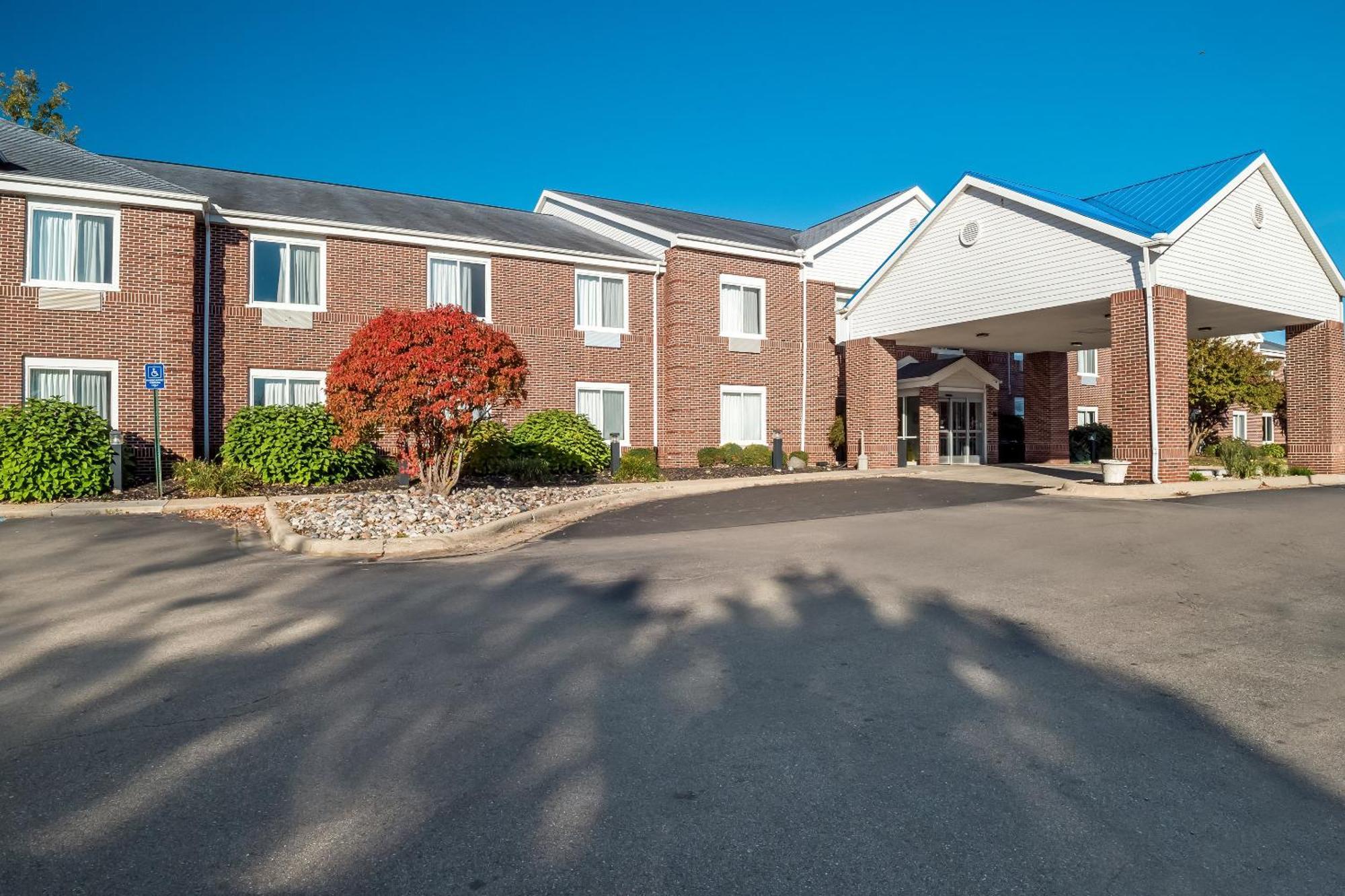 Hotel Hometowne By Red Roof East Lansing - 3*