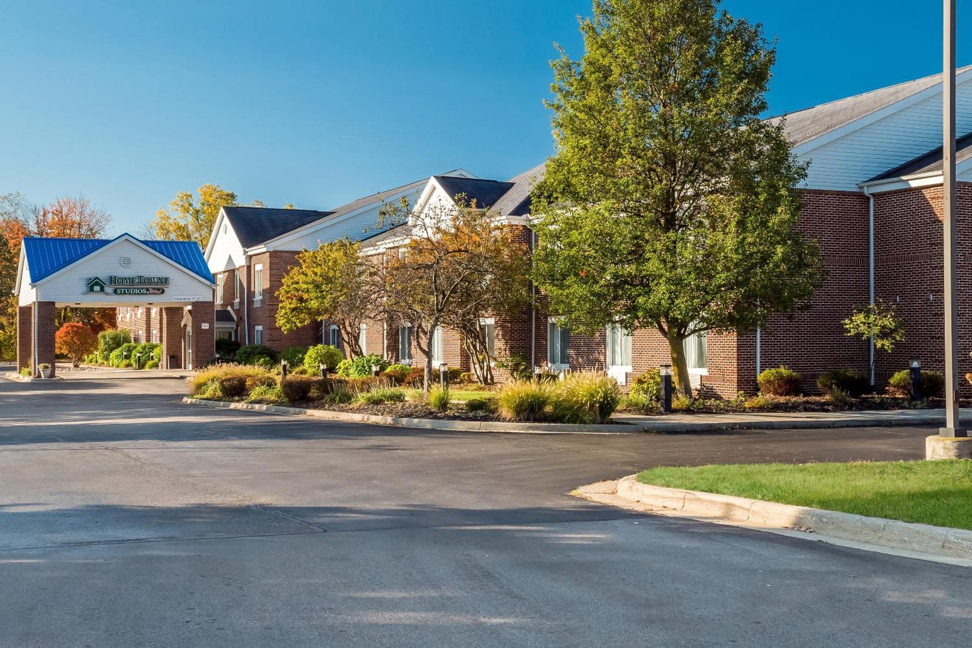 Hometowne By Red Roof East Lansing - 3* Okemos