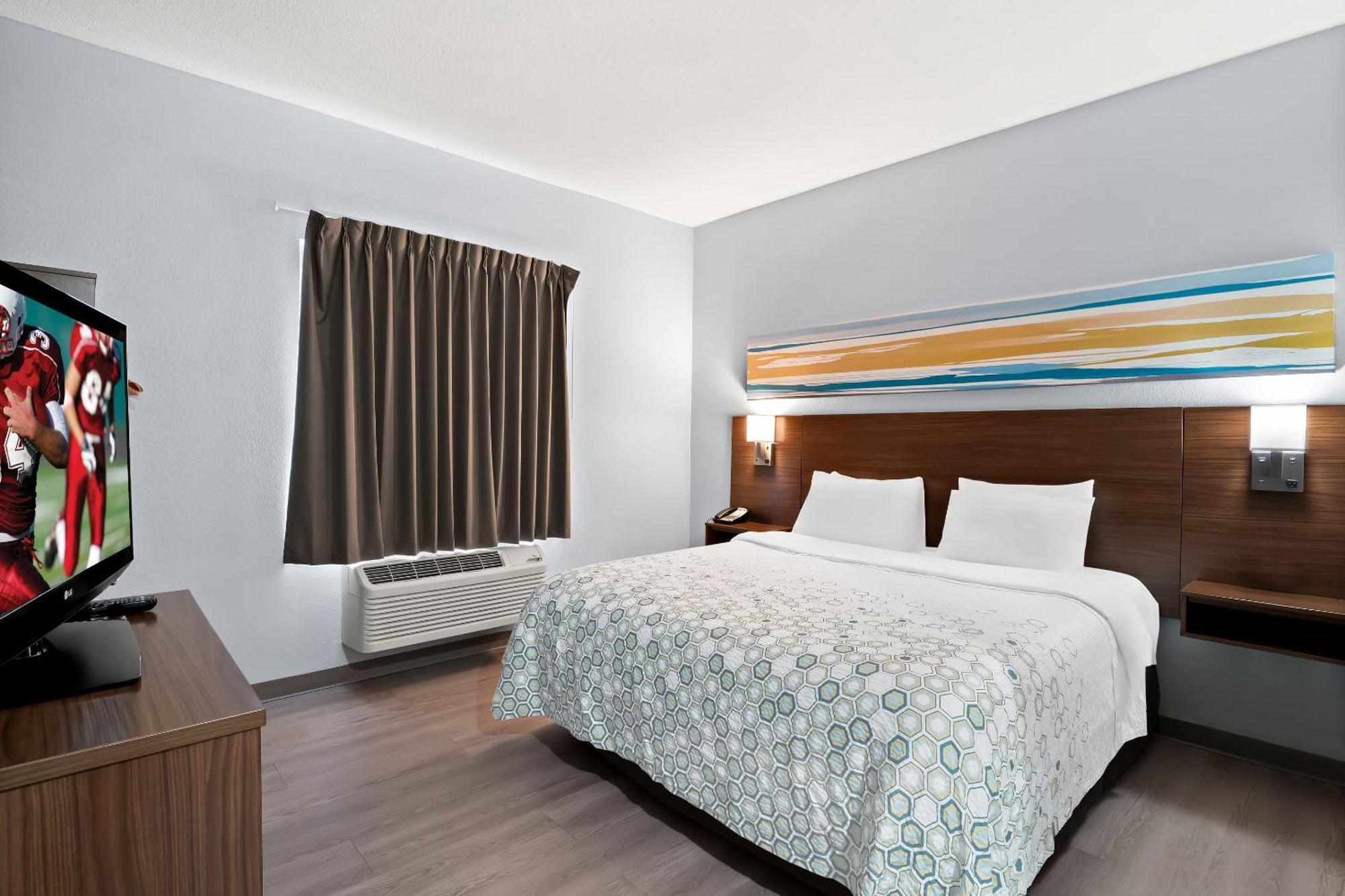 Hometowne By Red Roof East Lansing -