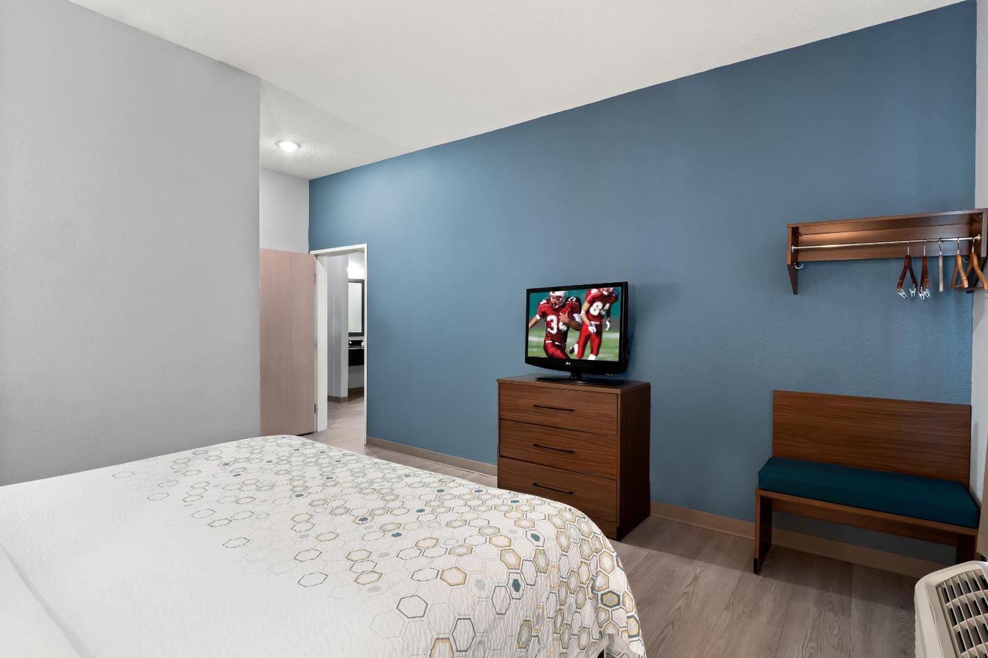 Hometowne By Red Roof East Lansing - Hotel