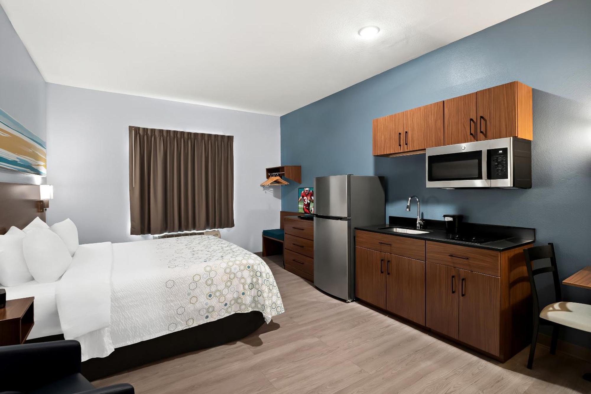Hotel Hometowne By Red Roof East Lansing - 3*