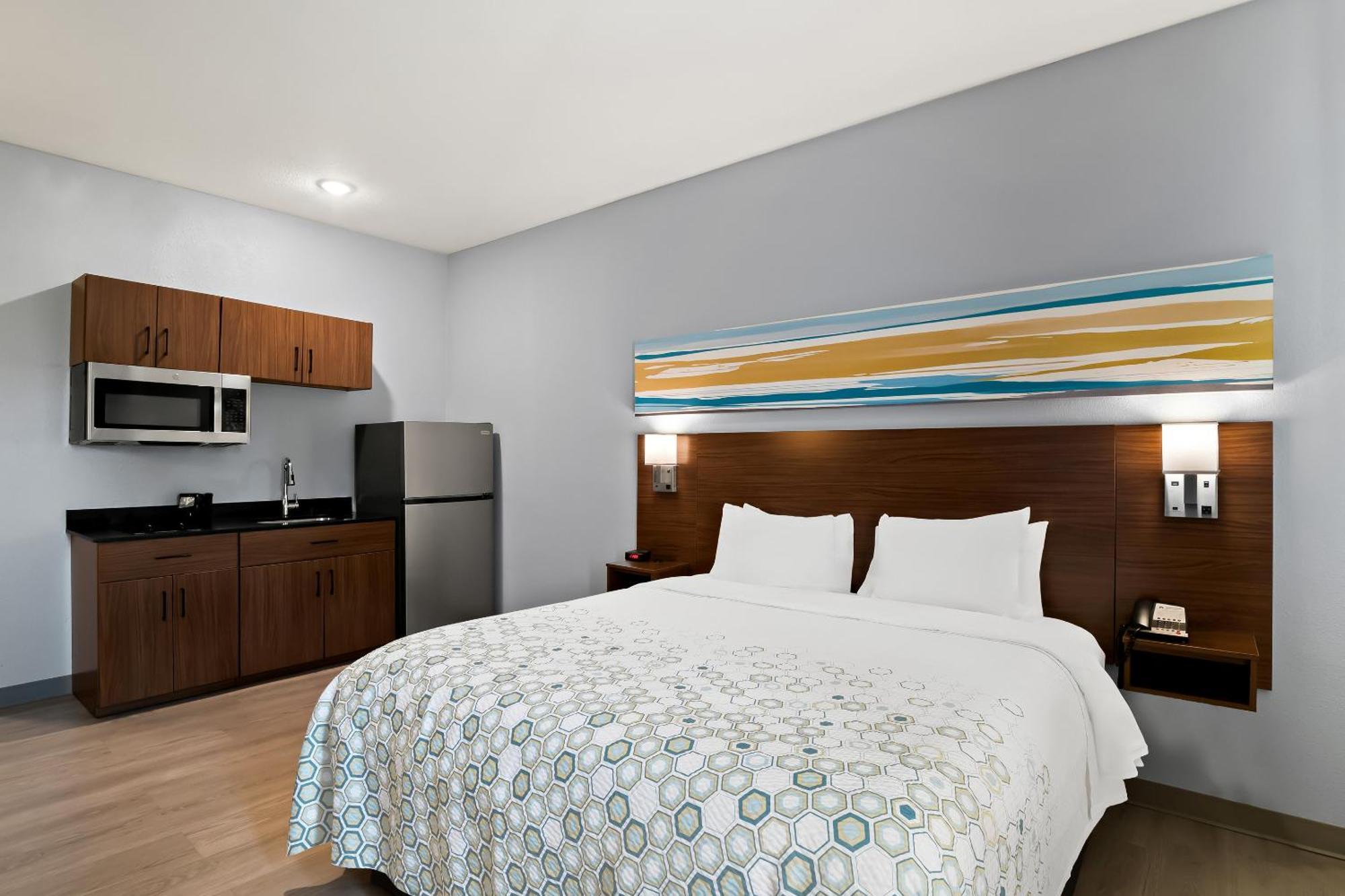 Hometowne By Red Roof East Lansing - 3* Okemos