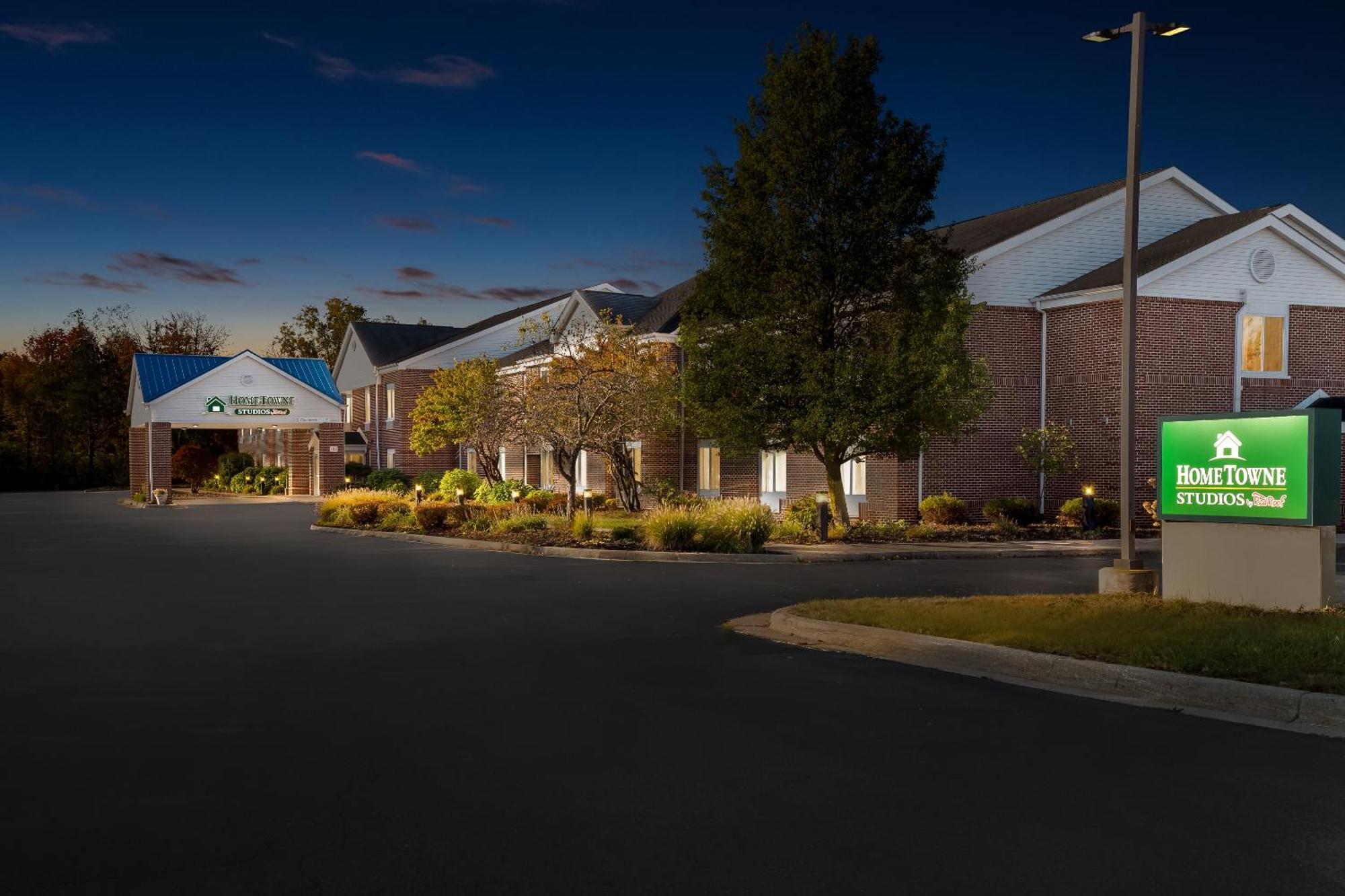Hometowne By Red Roof East Lansing - 3* Okemos