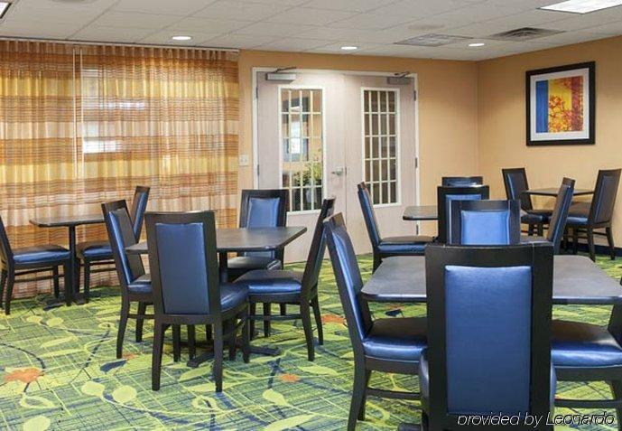 Hometowne By Red Roof East Lansing - Hotel