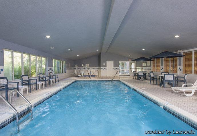 Hometowne By Red Roof East Lansing - Hotel 3*