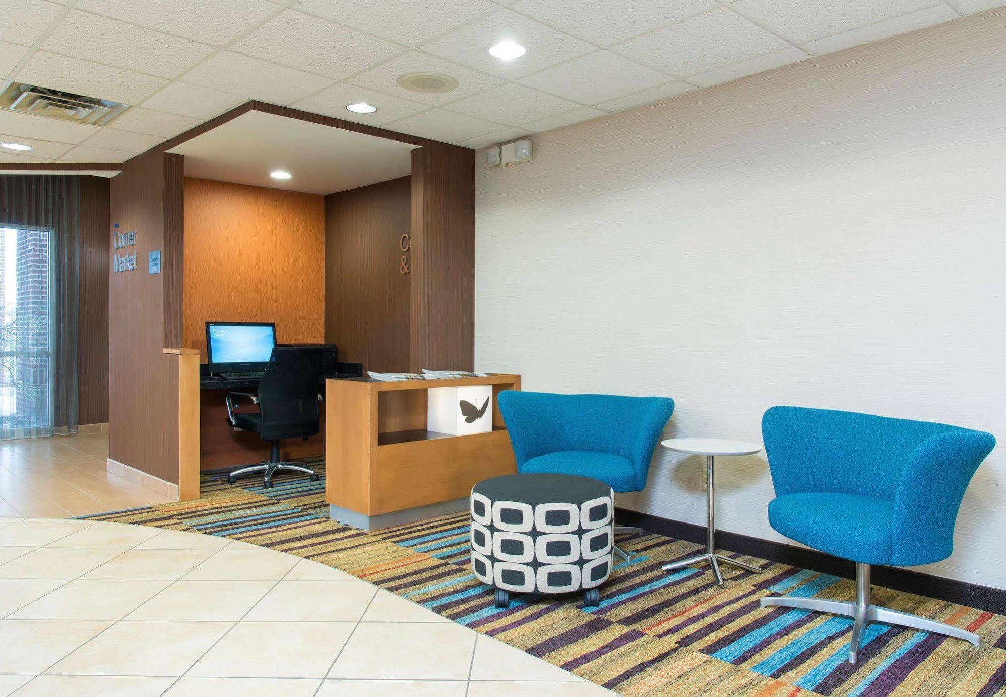 Hometowne By Red Roof East Lansing - Hotel Okemos